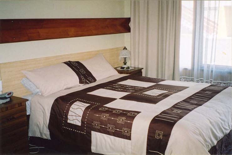 View of main bed at the Morwell Parkside Motel - accommodation in the CBD