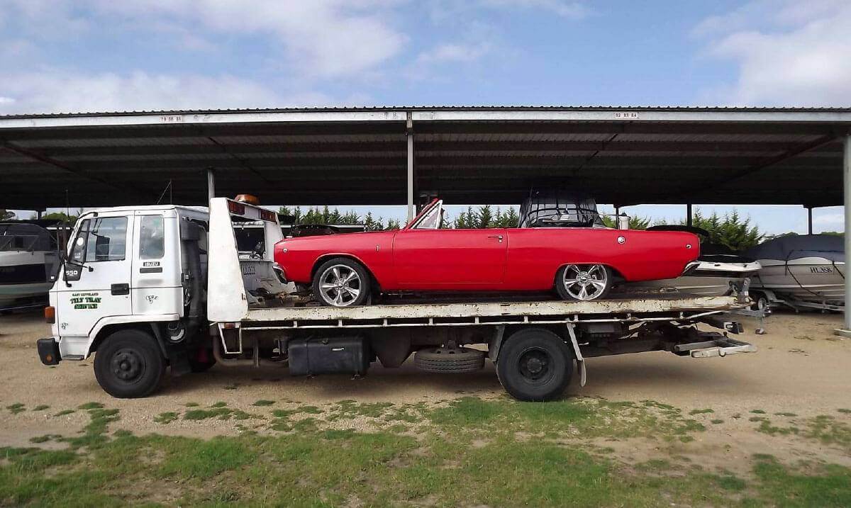 Hire a tilt tray truck to transport a car with East Gippsland Tilt Tray Service from Lakes Entrance